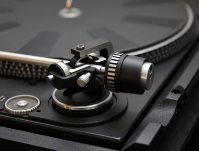 Apm, 2021 (Tonarmbasis am 621 mit Antiresonator)